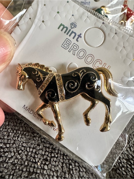 Mint Jewelry - Mint Gold and Black Enameled Horse Brooch
